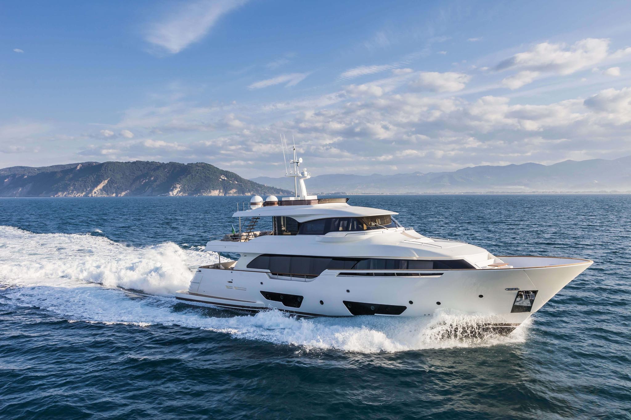 Ferretti Custom Line Navetta 28_9
