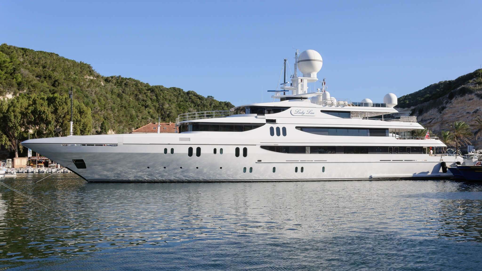 yacht