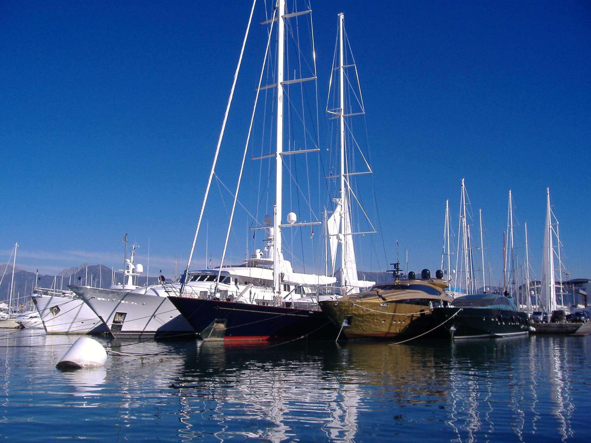 Superyacht  – Viareggio docks(1)