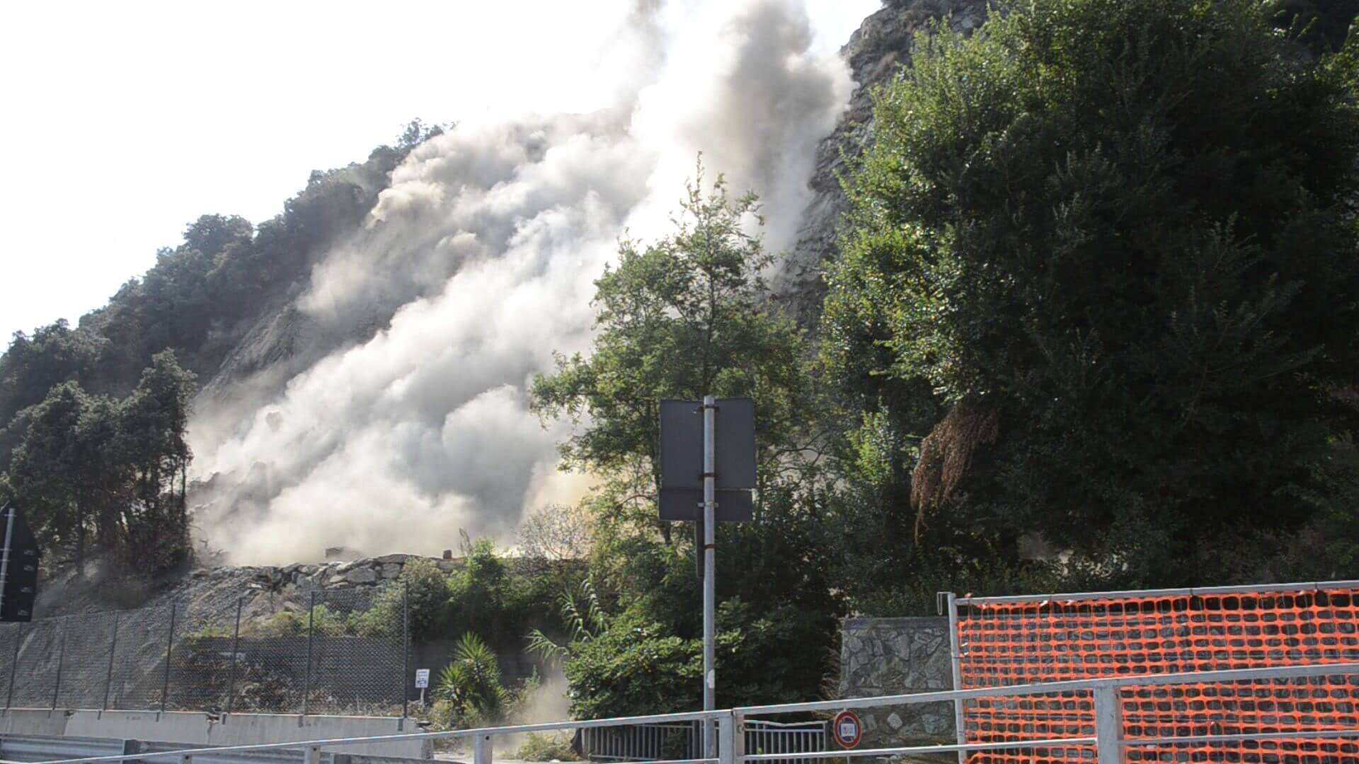 Demolizione massi Arenzano (2)