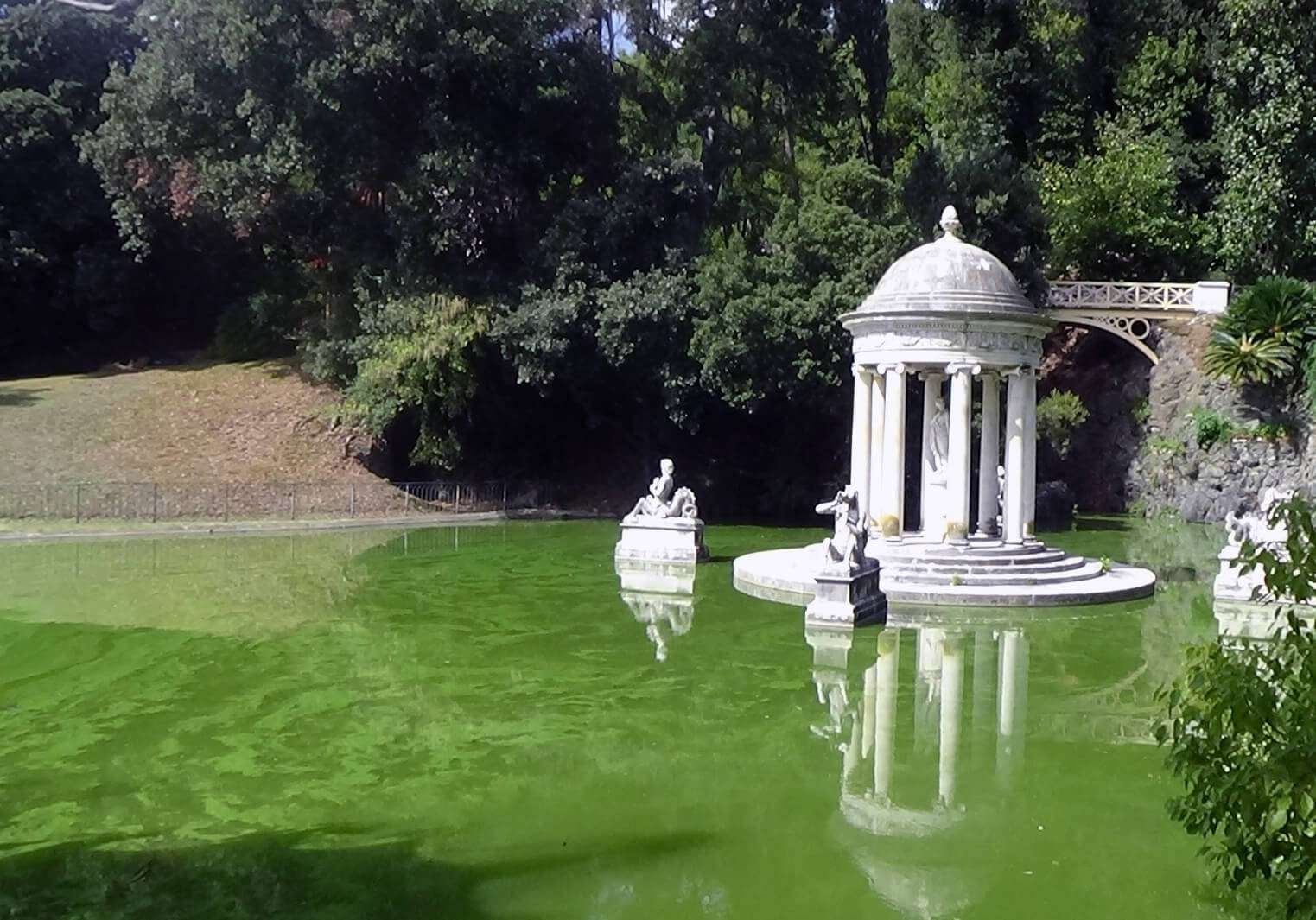 villa-pallavicini-il-tempietto-sul-lago-grande