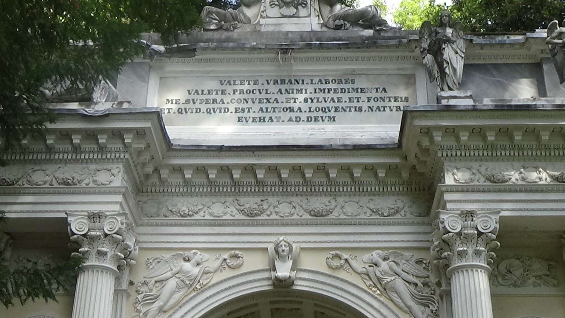 villa-pallavicini-iscrizione-sul-portale