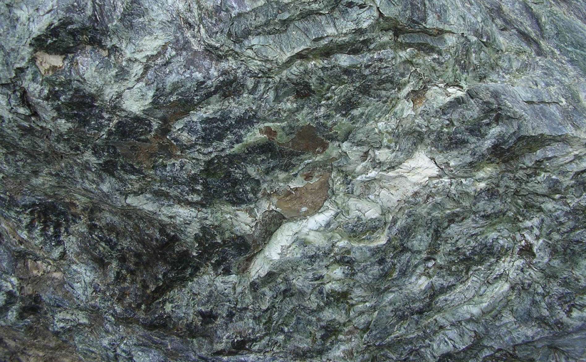 Roccia verde amiantifera