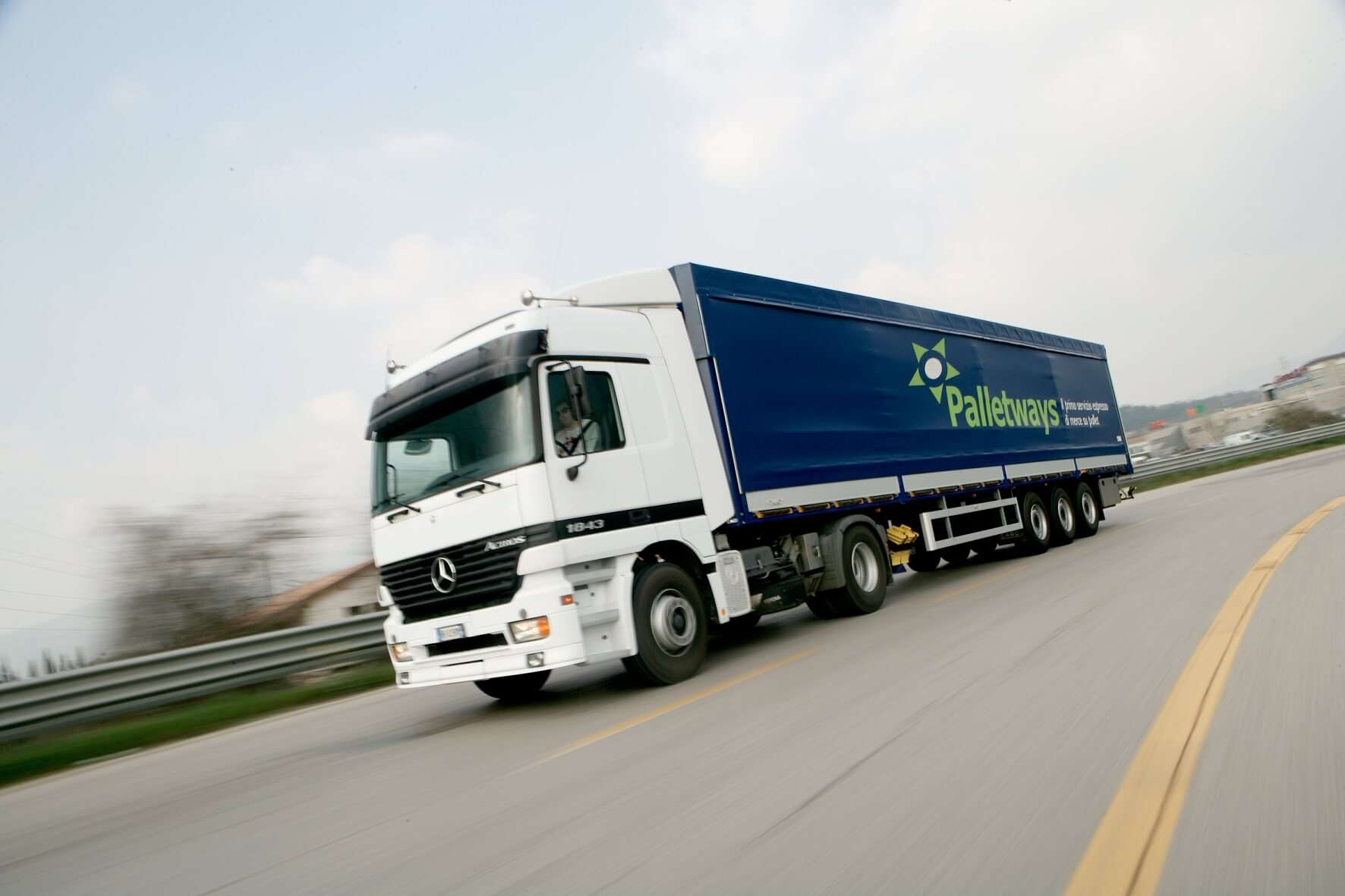 palletways-camion-su-strada