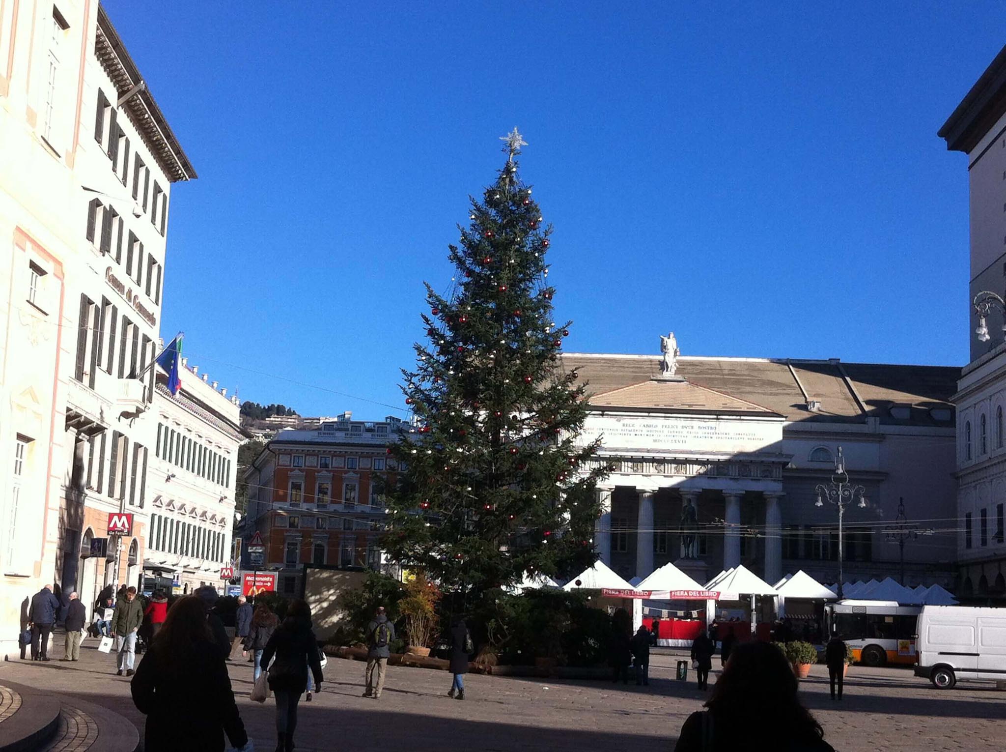 albero di natale piazza de ferrari