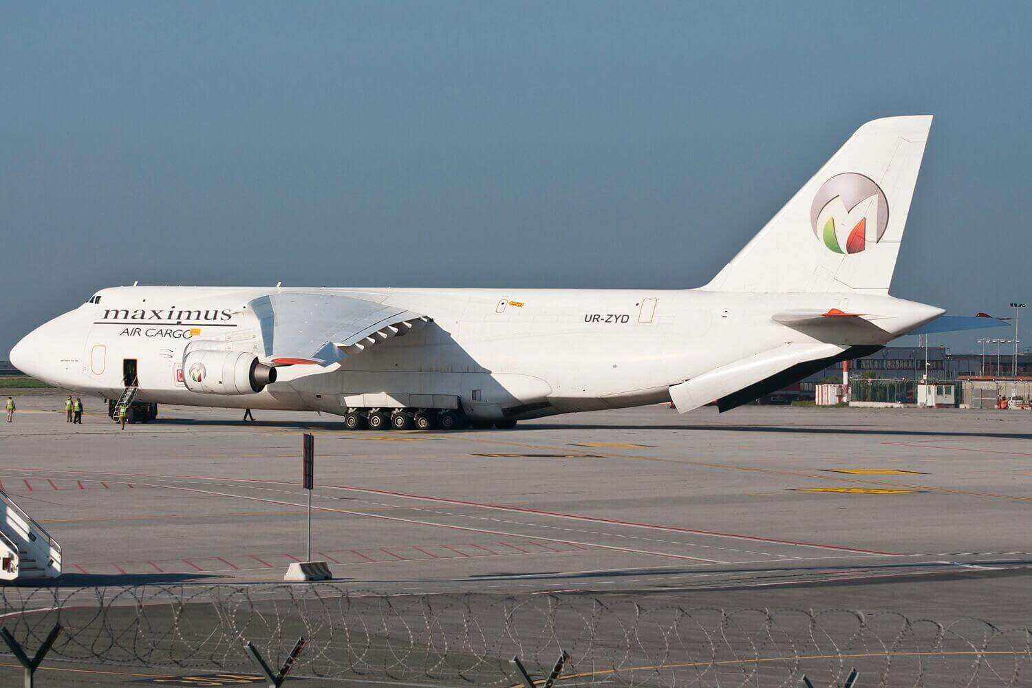 An-124 sul piazzale