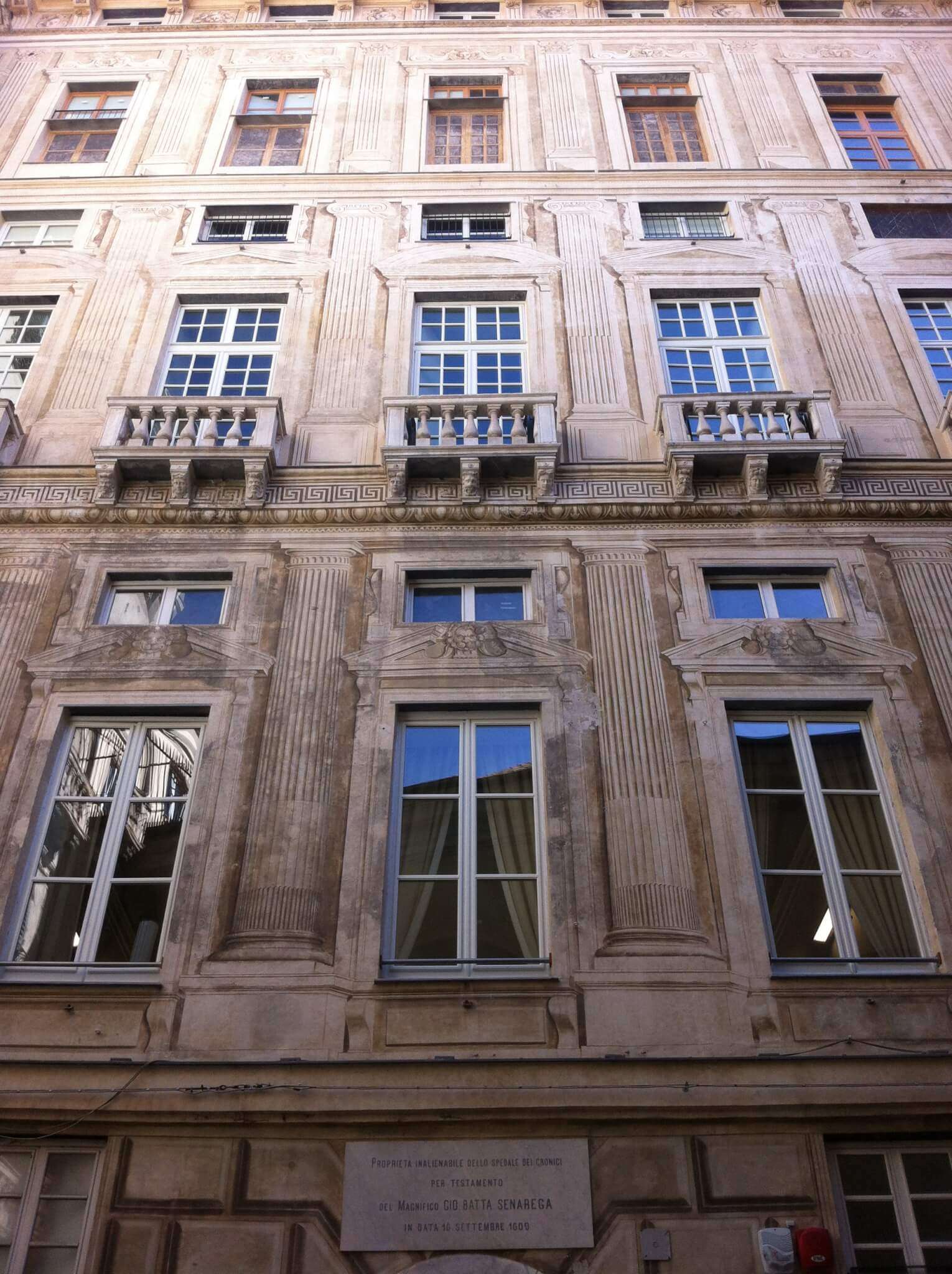 l’esterno del palazzo