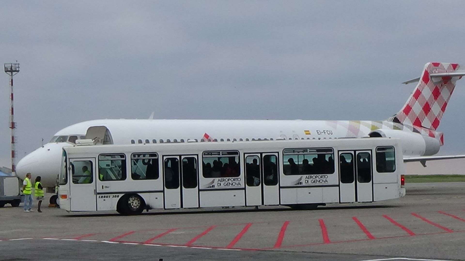 Aeroporto di Genova carico passeggeri