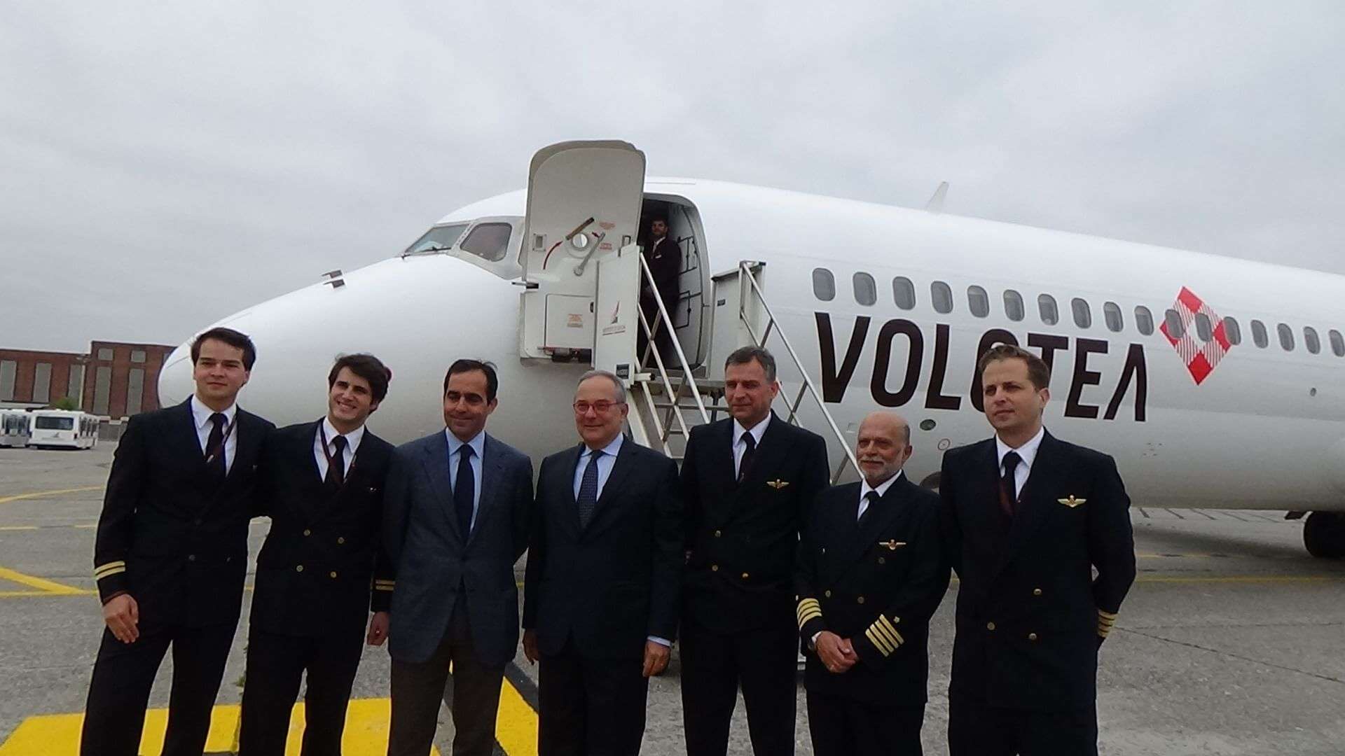 Foto ricordo davanti all’aeromobile