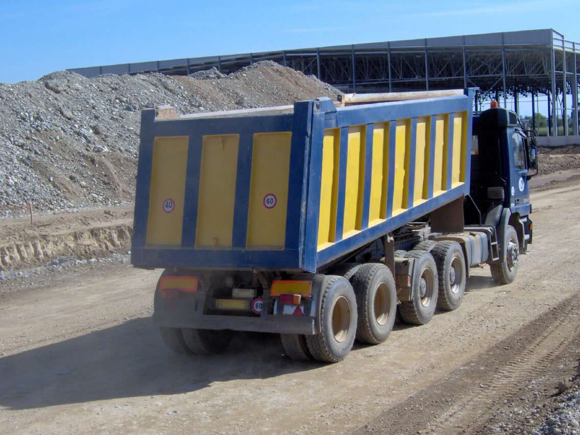 camion terra ribaltabile