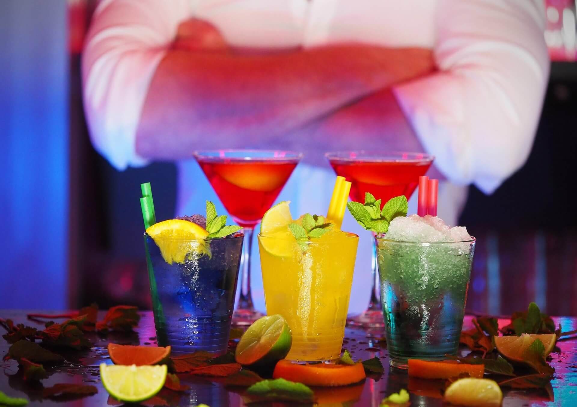 barman cocktail bar