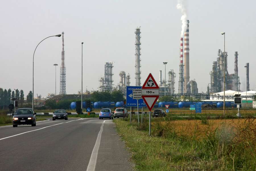 raffineria eni impianto industria
