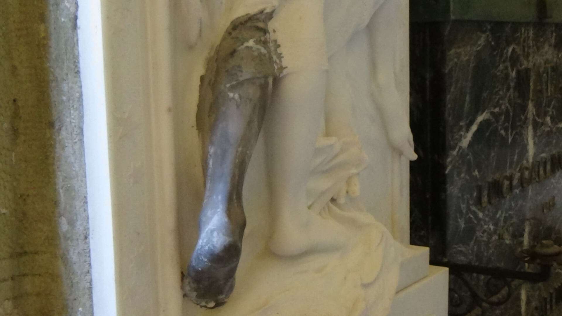 Dettaglio Opera in corso di restauro, cimitero Staglieno
