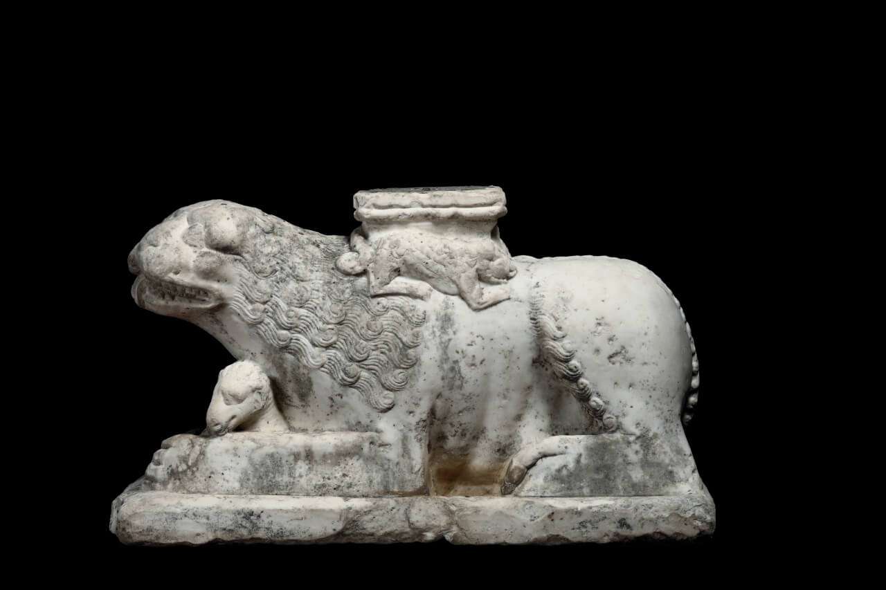 leone in marmo del XIII secolo