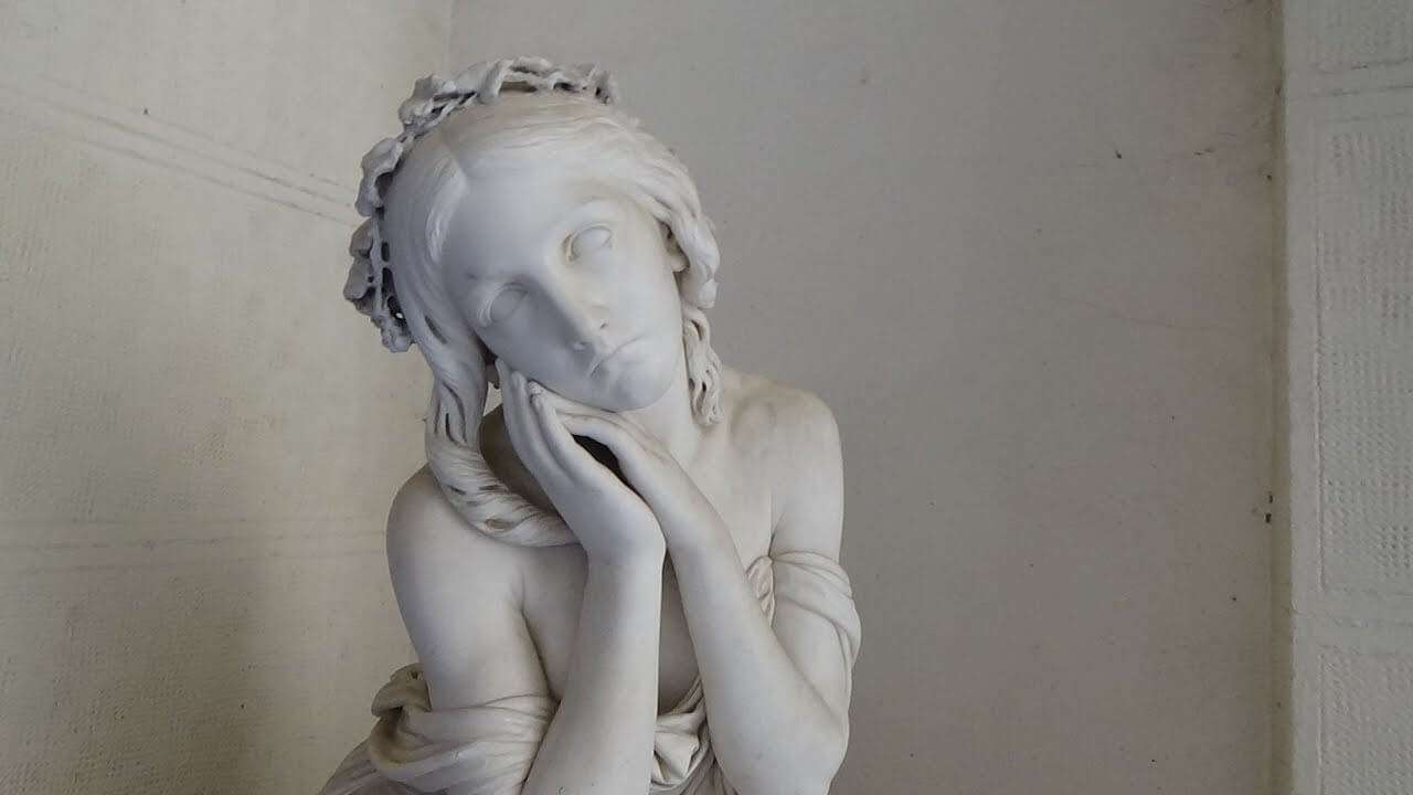 51872