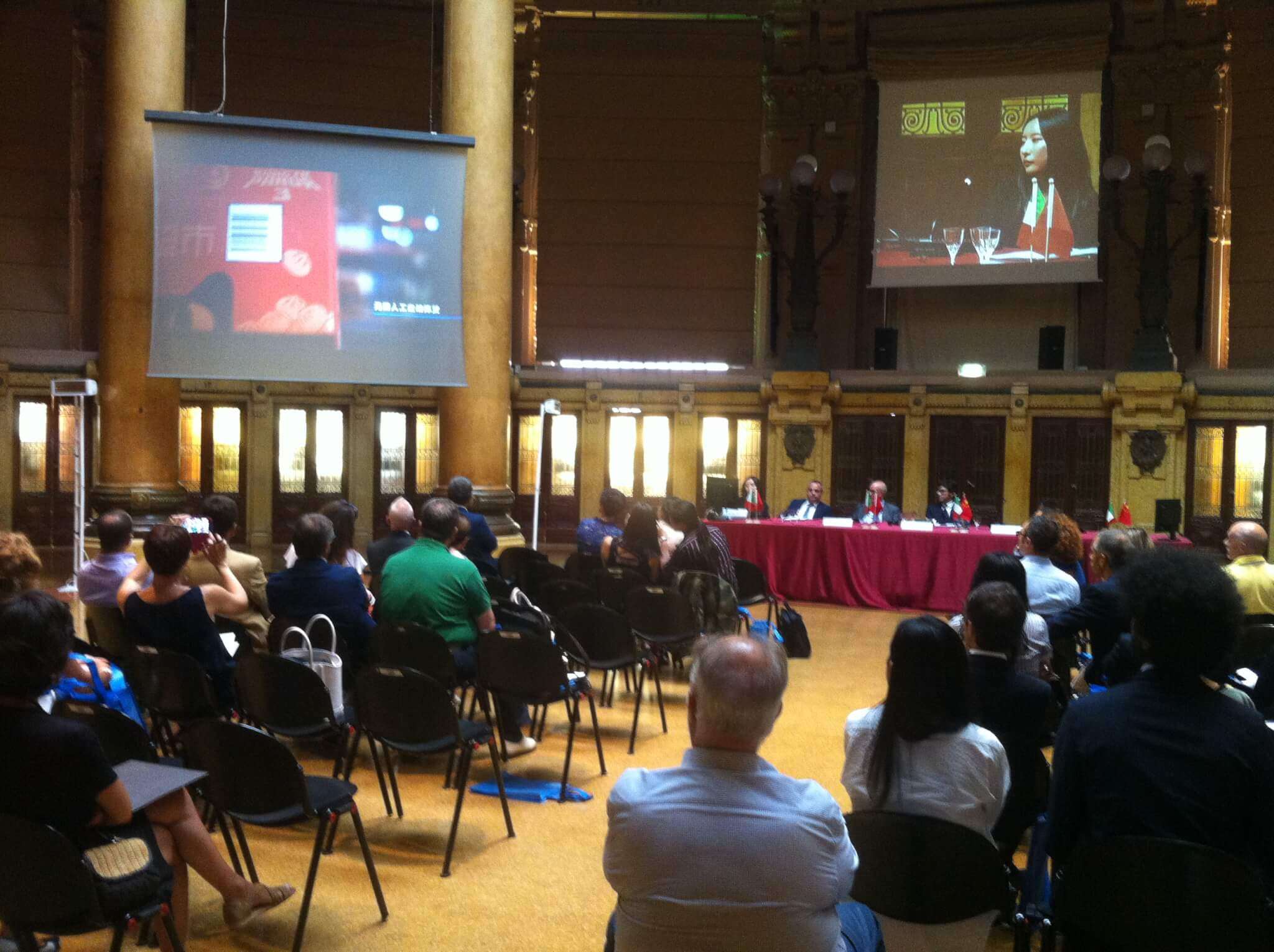 la platea durante la presentazione