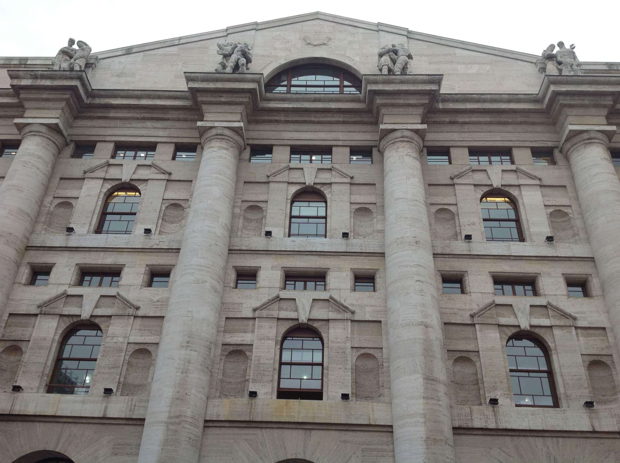 Borsa palazzo mezzanotte1