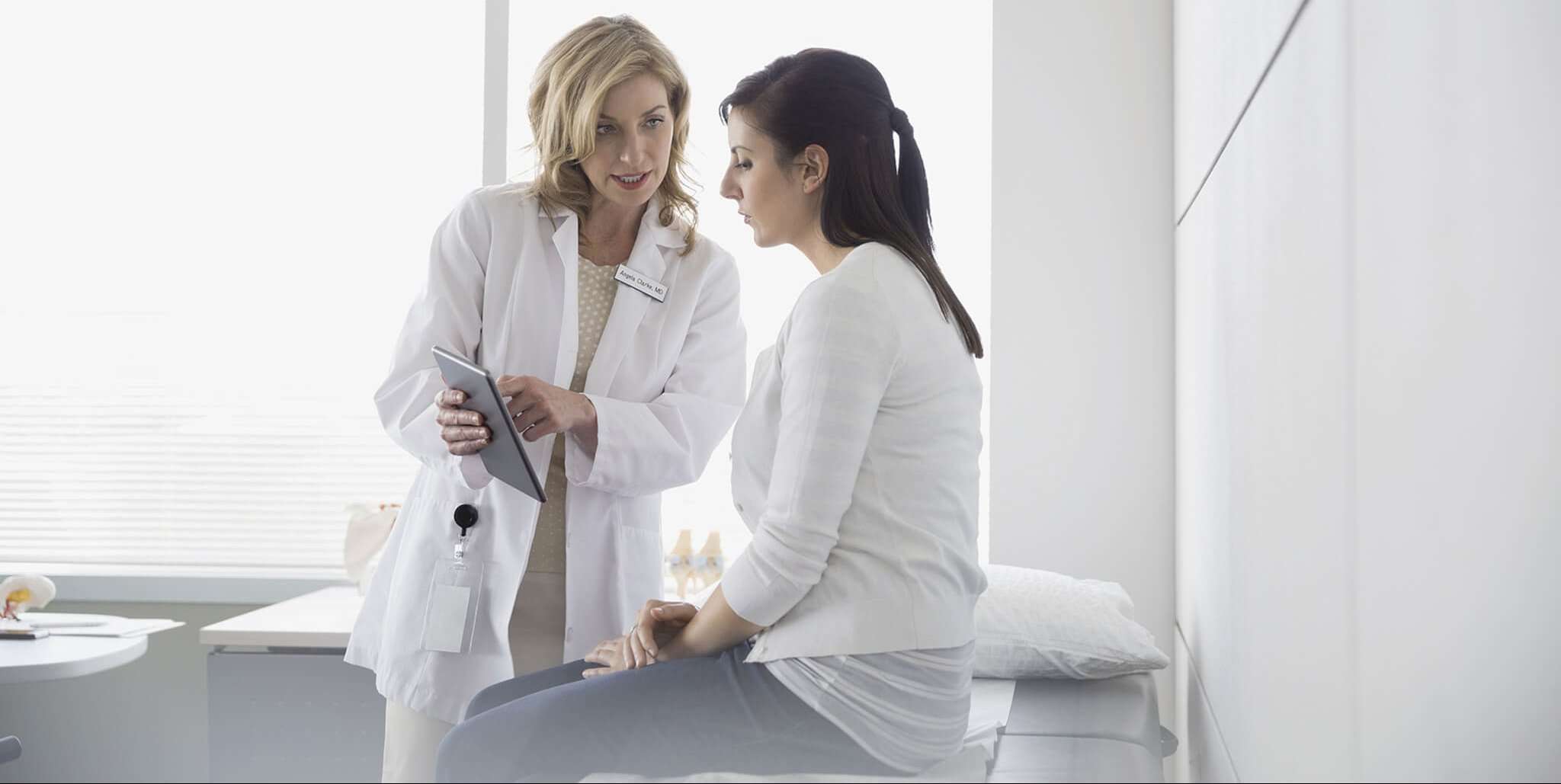 Carestream Clinical Collaboration Platform – physician with patient