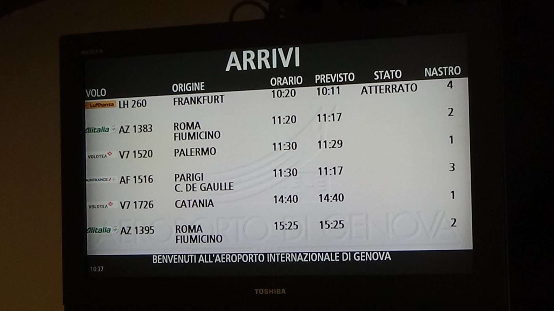 tabellone arrivi aeroporto