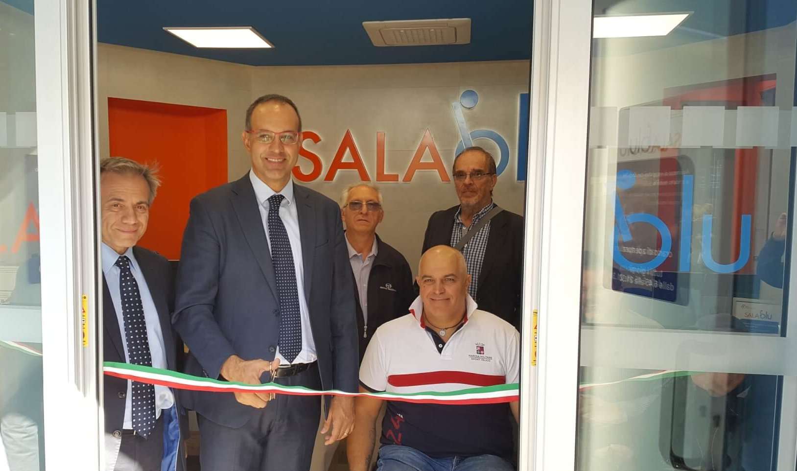 Inaugurazione sala blu_taglio nastro
