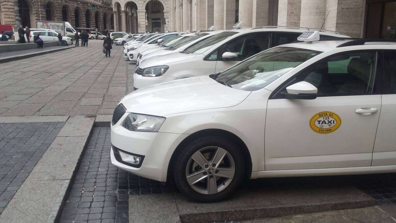 Taxi in piazza