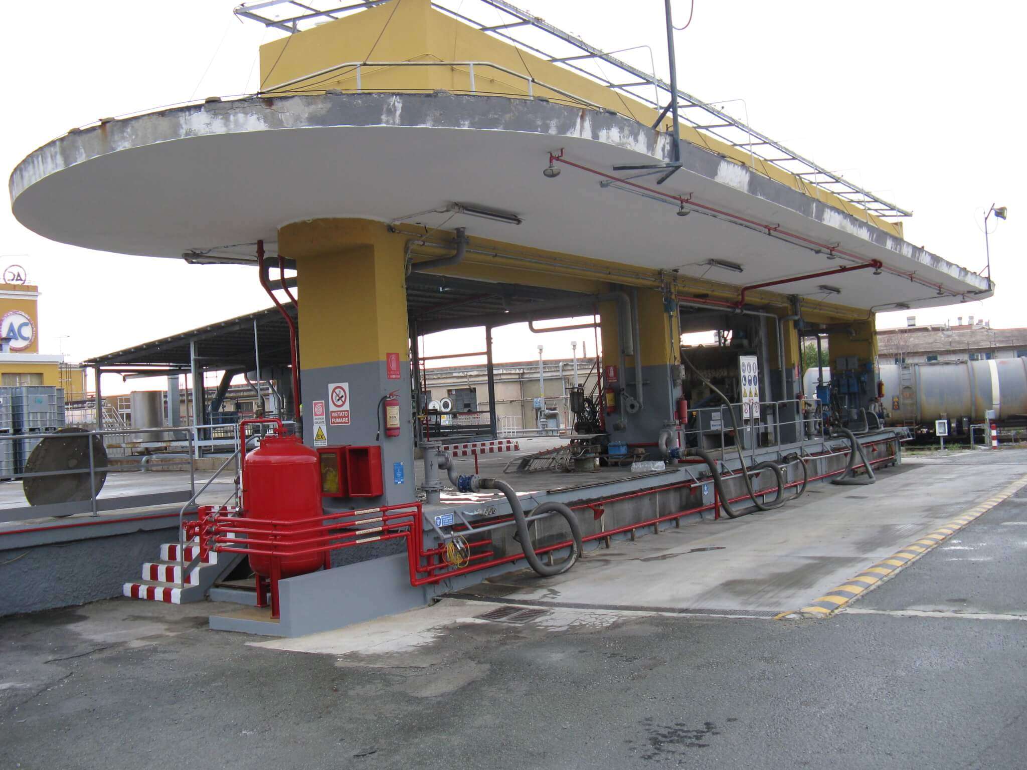 Carmagnani_pensilina di carico scarico autobotti