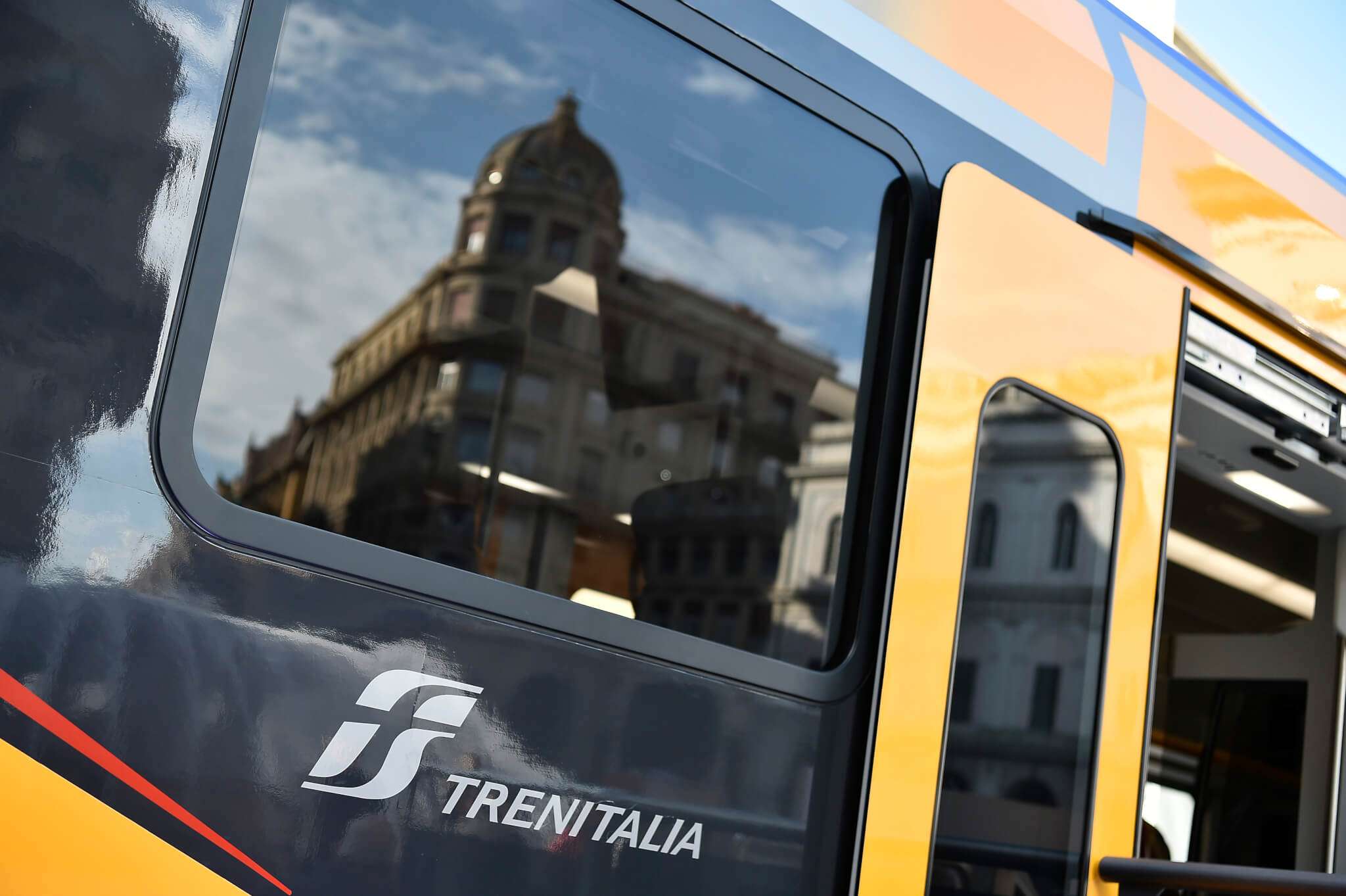 Tappa ligure del roadshow dei nuovi treni Rock e Pop del Trasporto Regionale di Trenitalia.