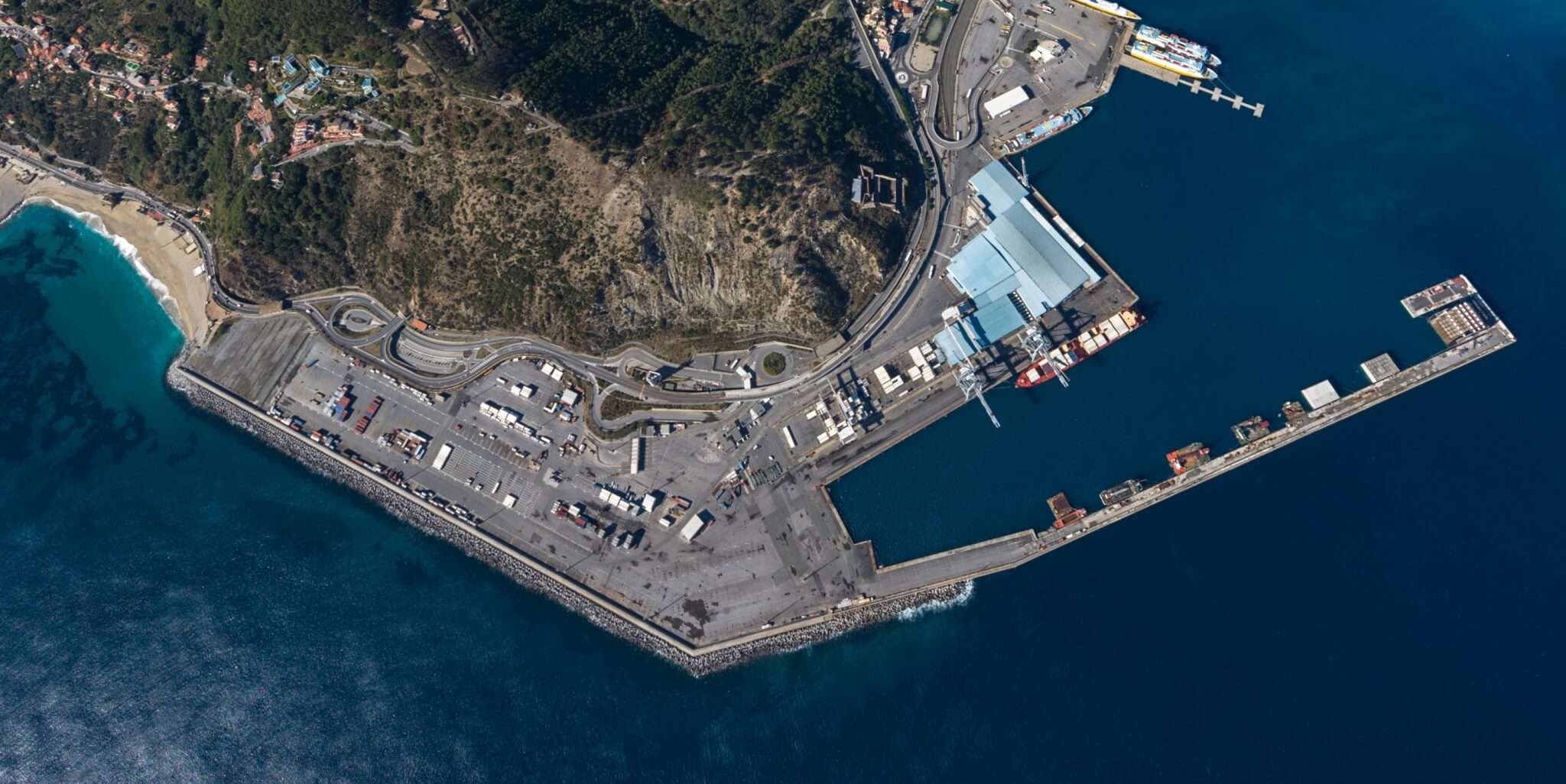 terminal vado ligure apm
