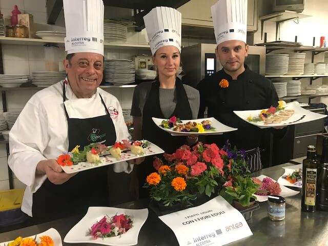 chef imparano cucina ligure con fiori eduli