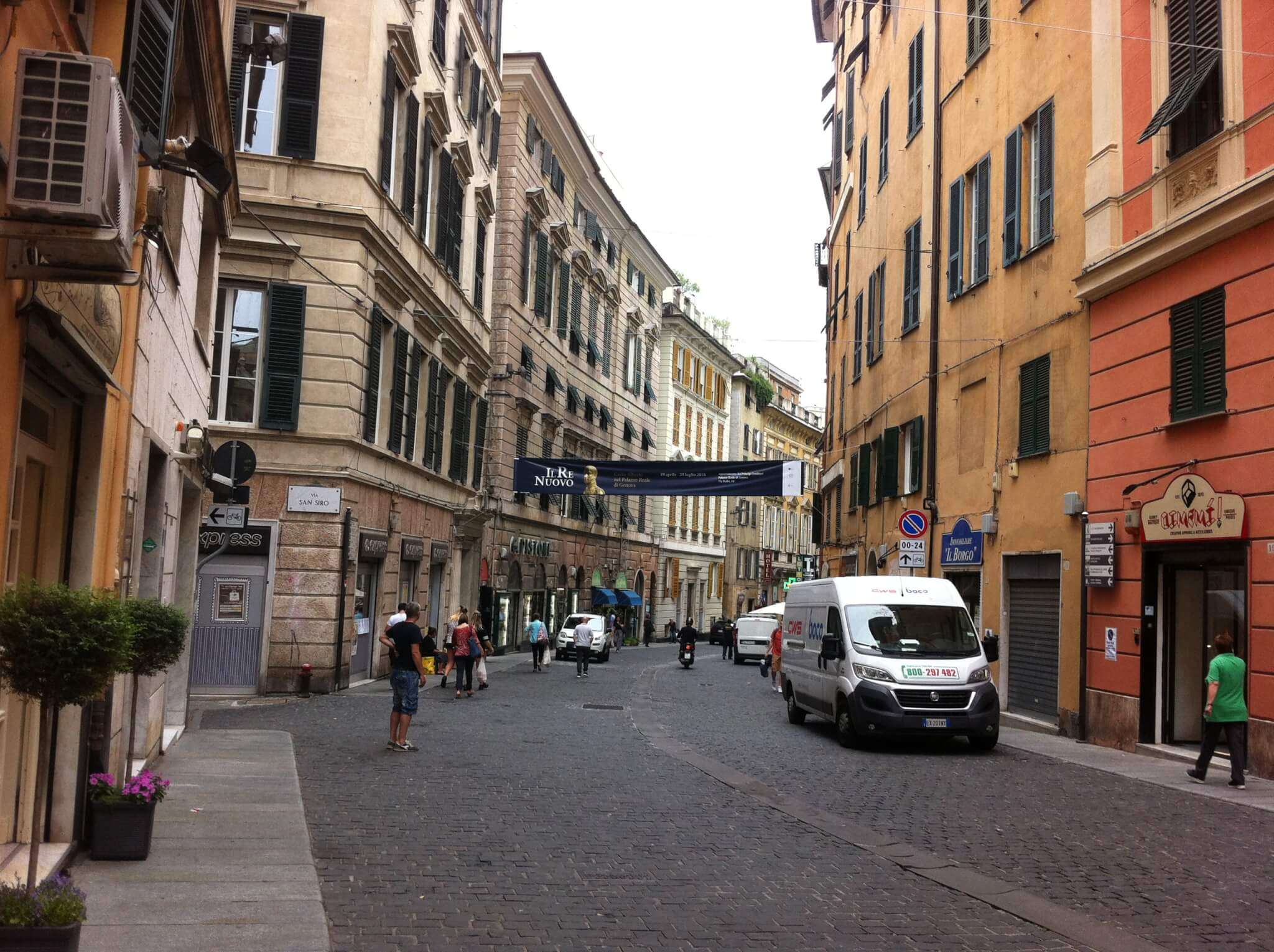 via cairoli negozi commercio centro storico