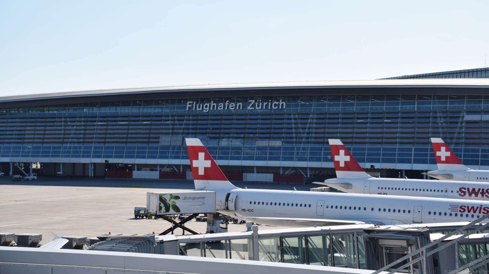 Flughafen_Zürich_-_Zurich_Airport_(ZRH-LSZH)_(20623744663)
