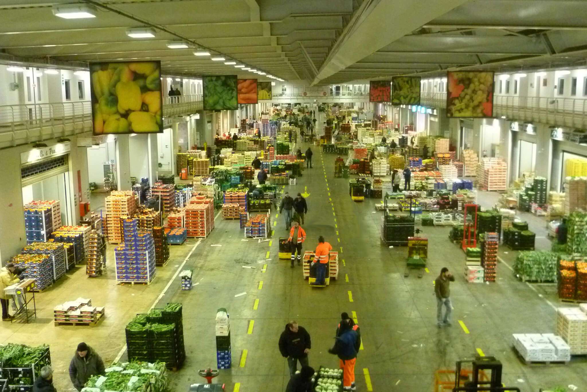 Interno mercato ortofrutticolo genova