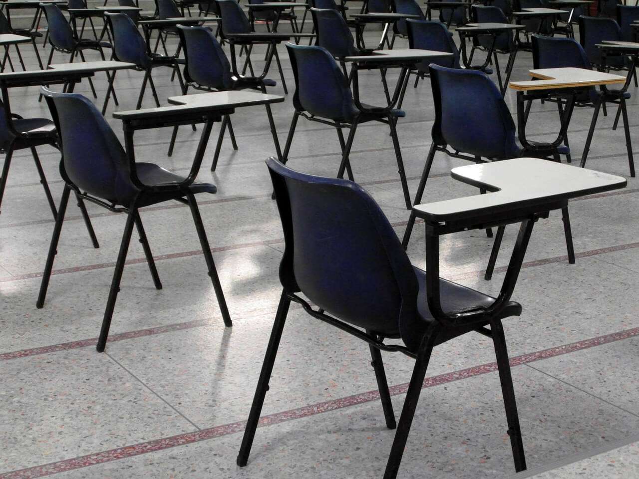 classe scuola banchi