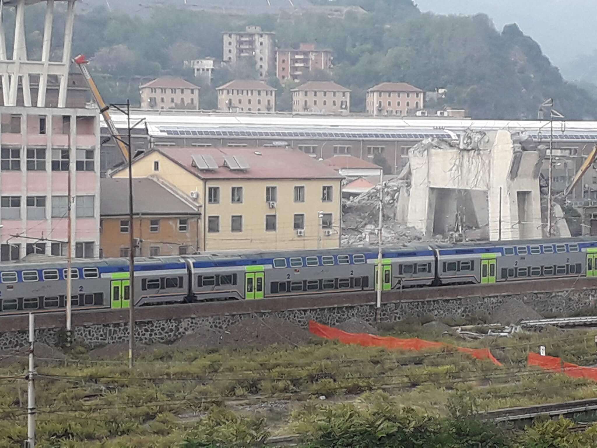 ponte morandi, treno, ferrovia