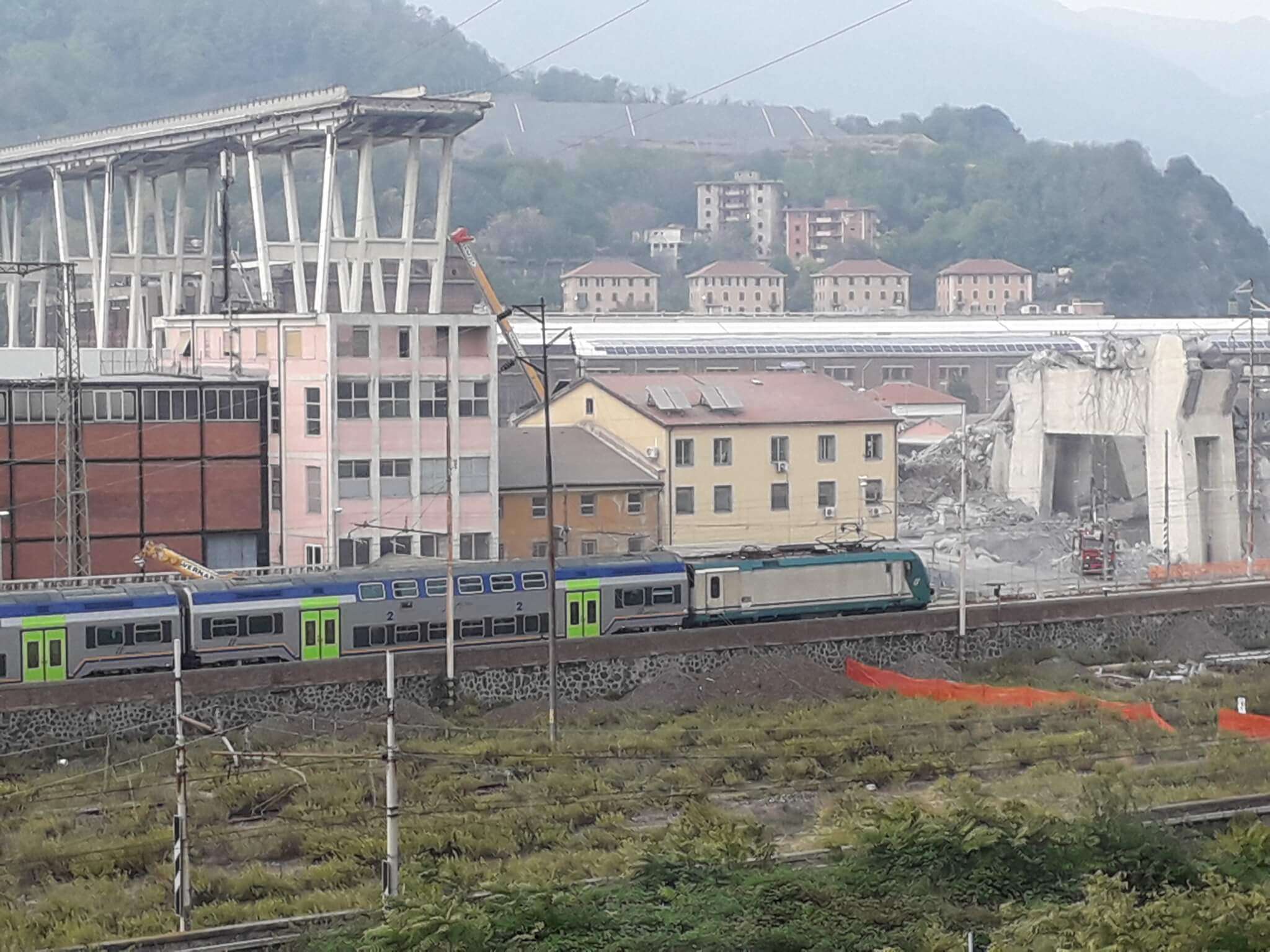 ponte morandi, treno, ferrovia
