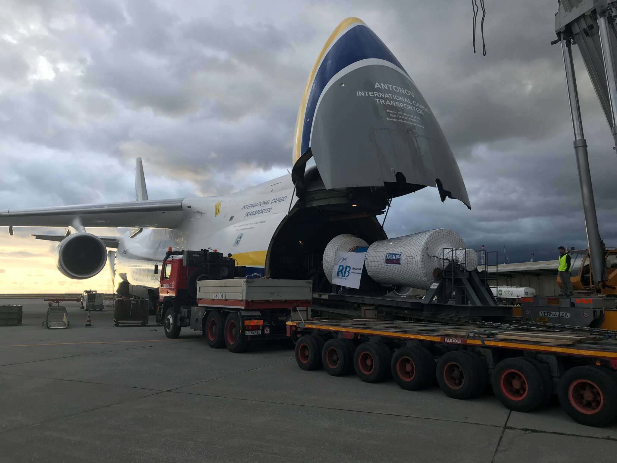 aeroporto genova antonov