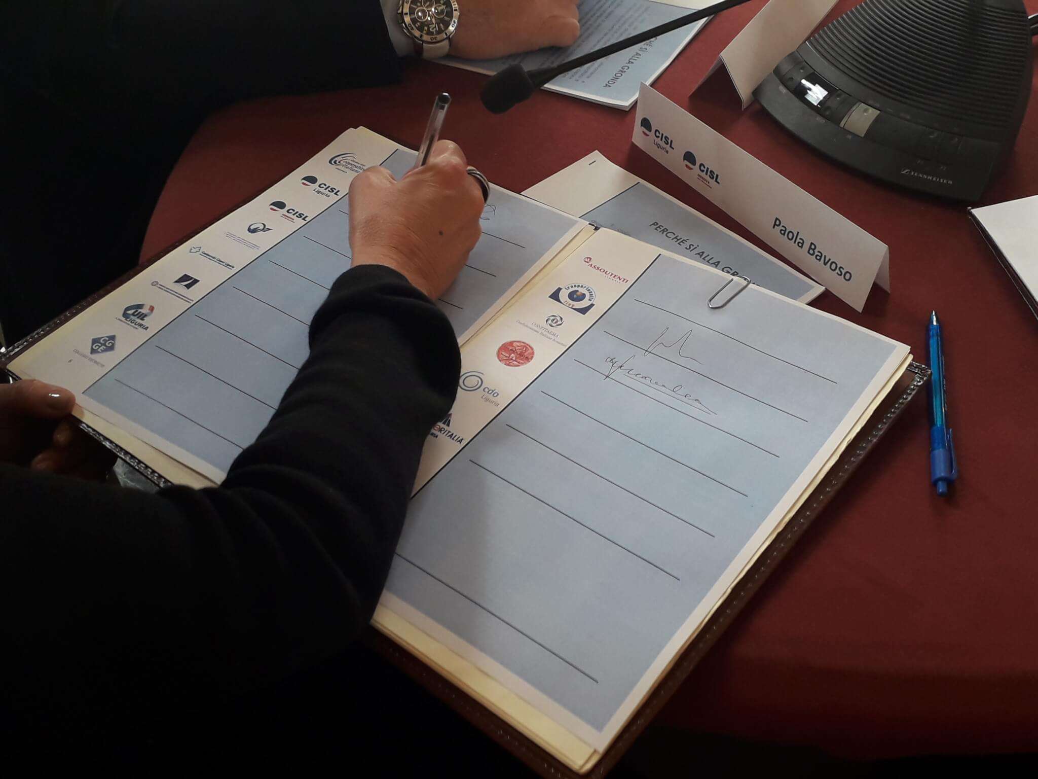 firma documento sì gronda