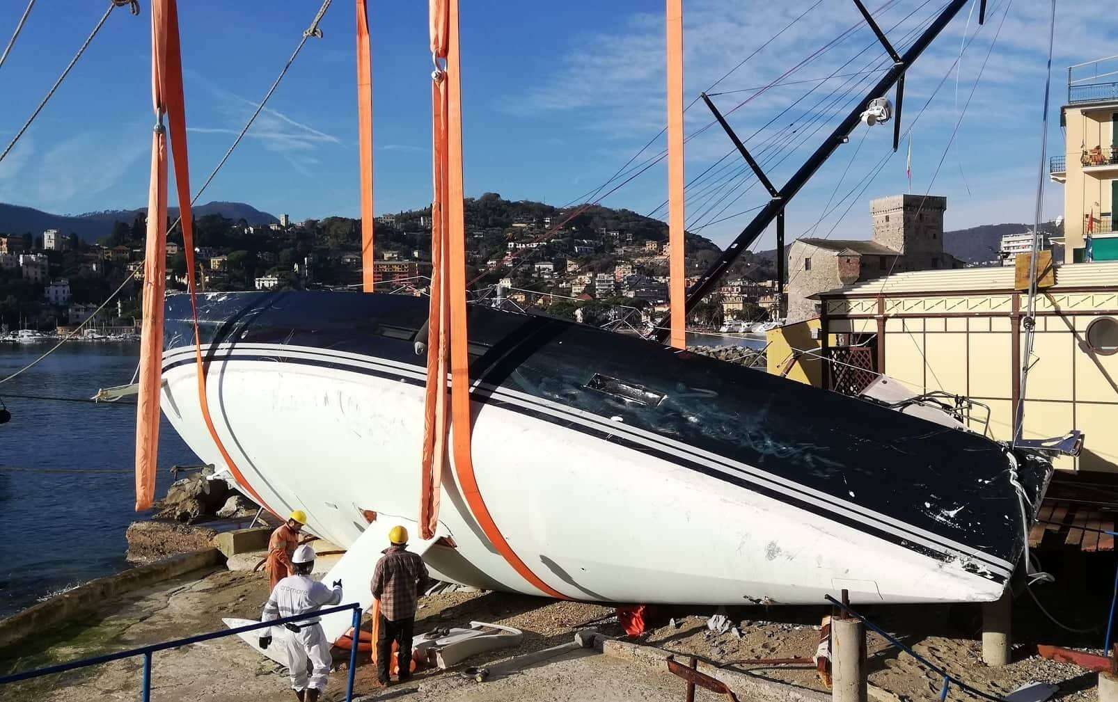 Rapallo rimozione barca bagni Molo (2)