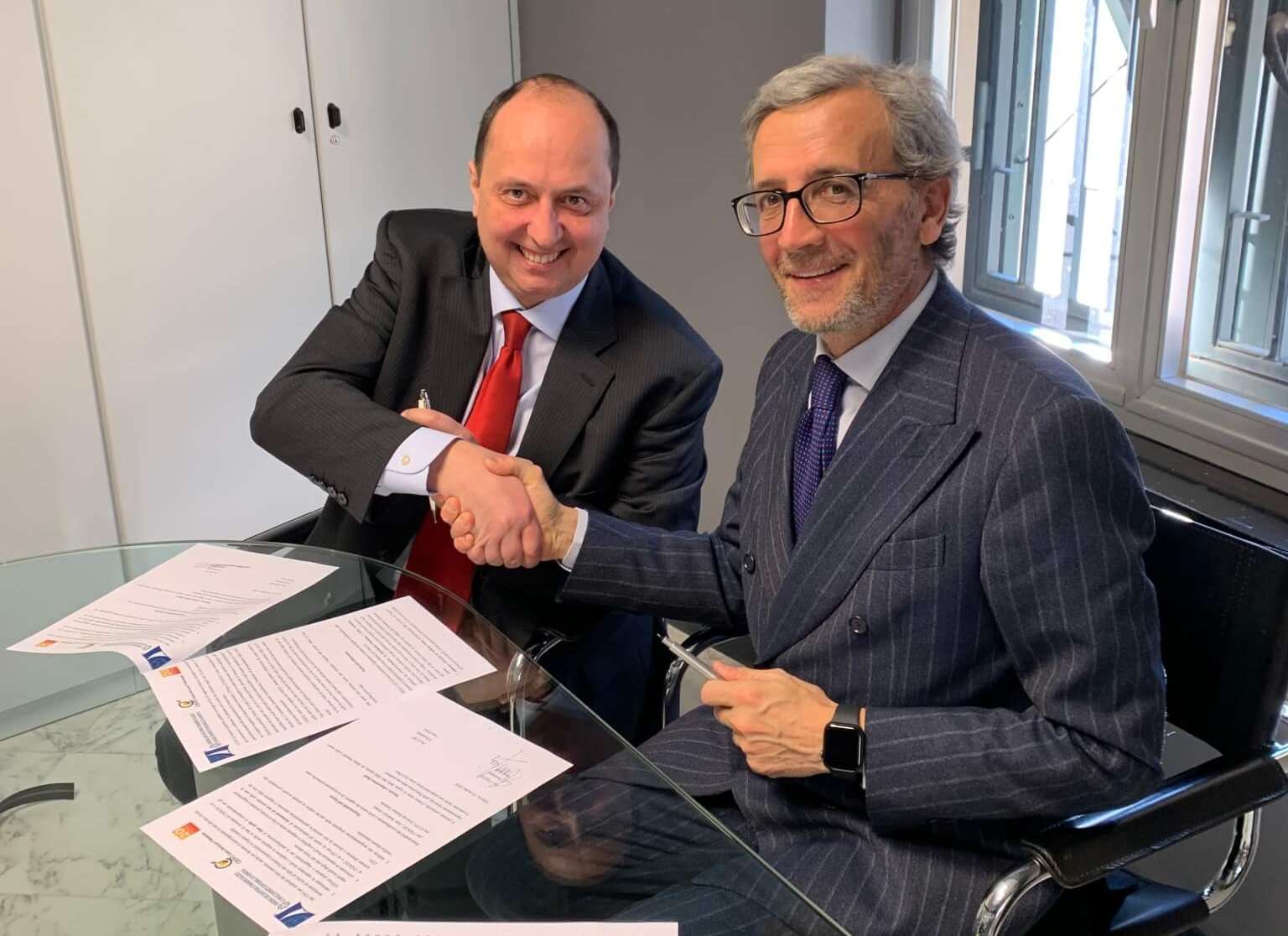 Firma protocollo di intesa – Paolo Rav Presidente Ordine Dott Commercialisti di Genova e Luca Cosso Presidente Celivo (sinistra)