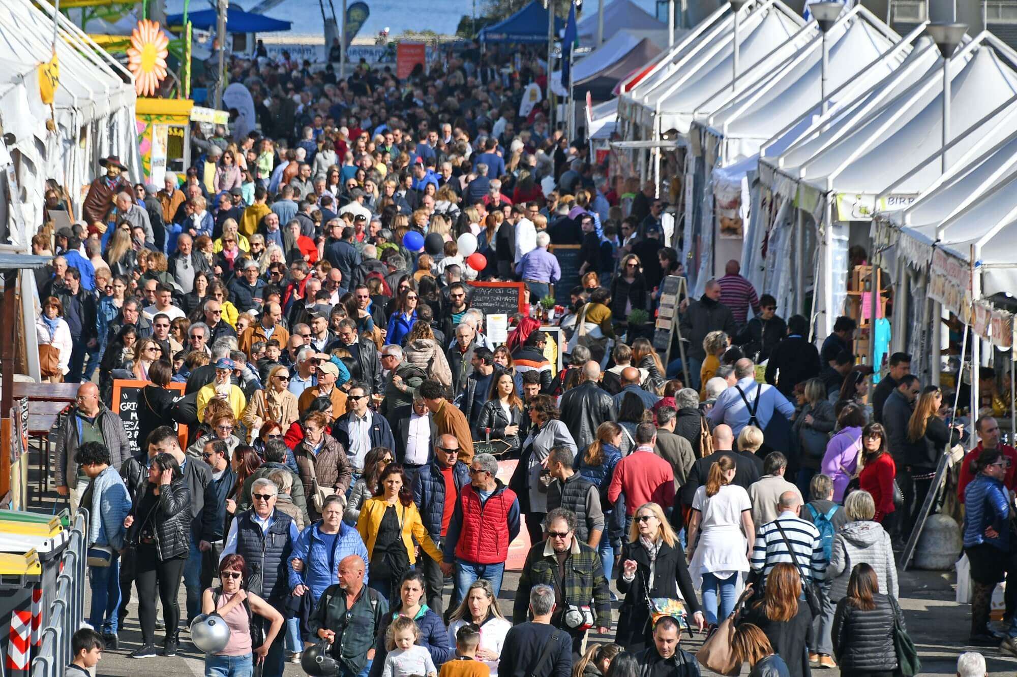 fiera primavera folla della domenica