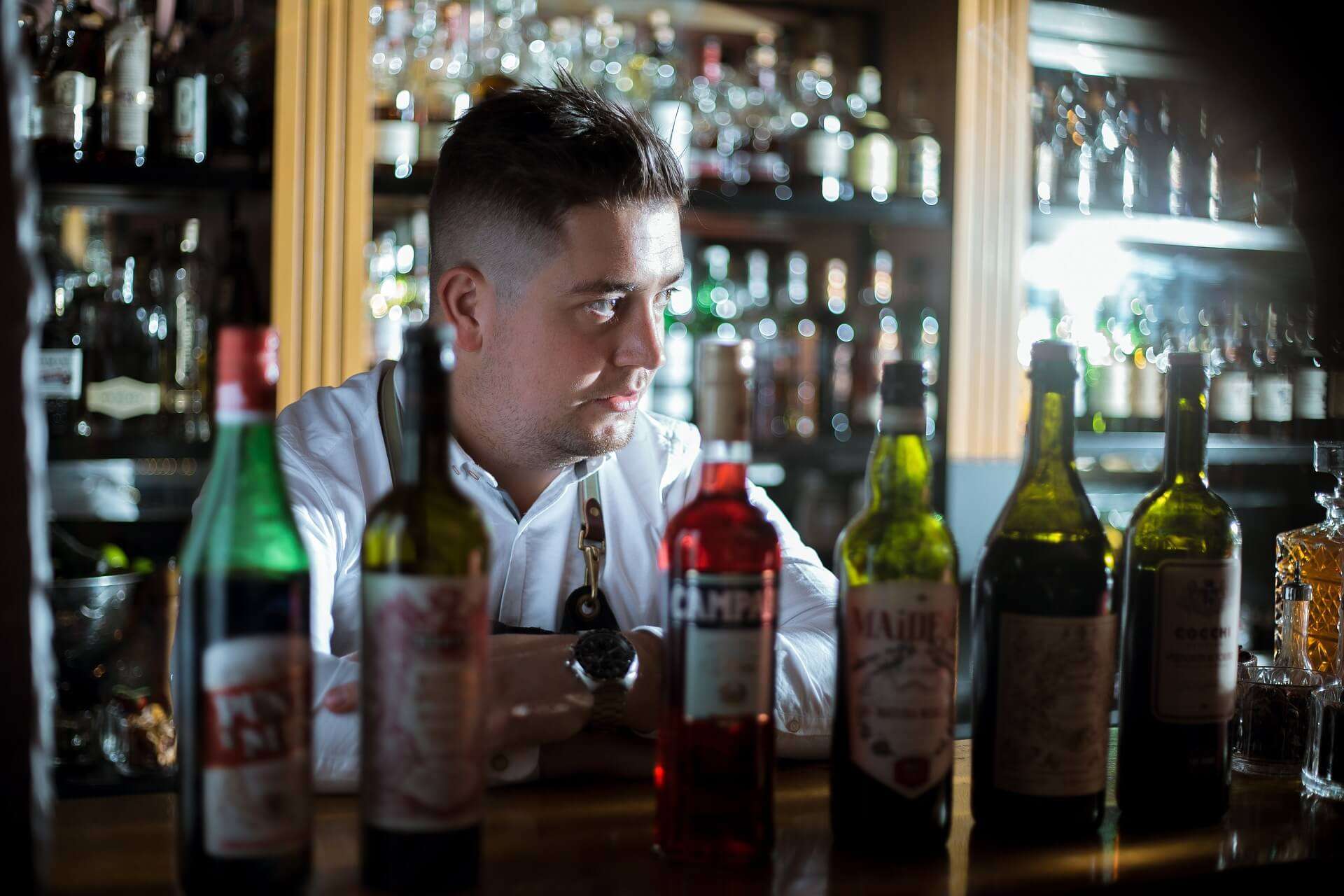 barman alcolici bar
