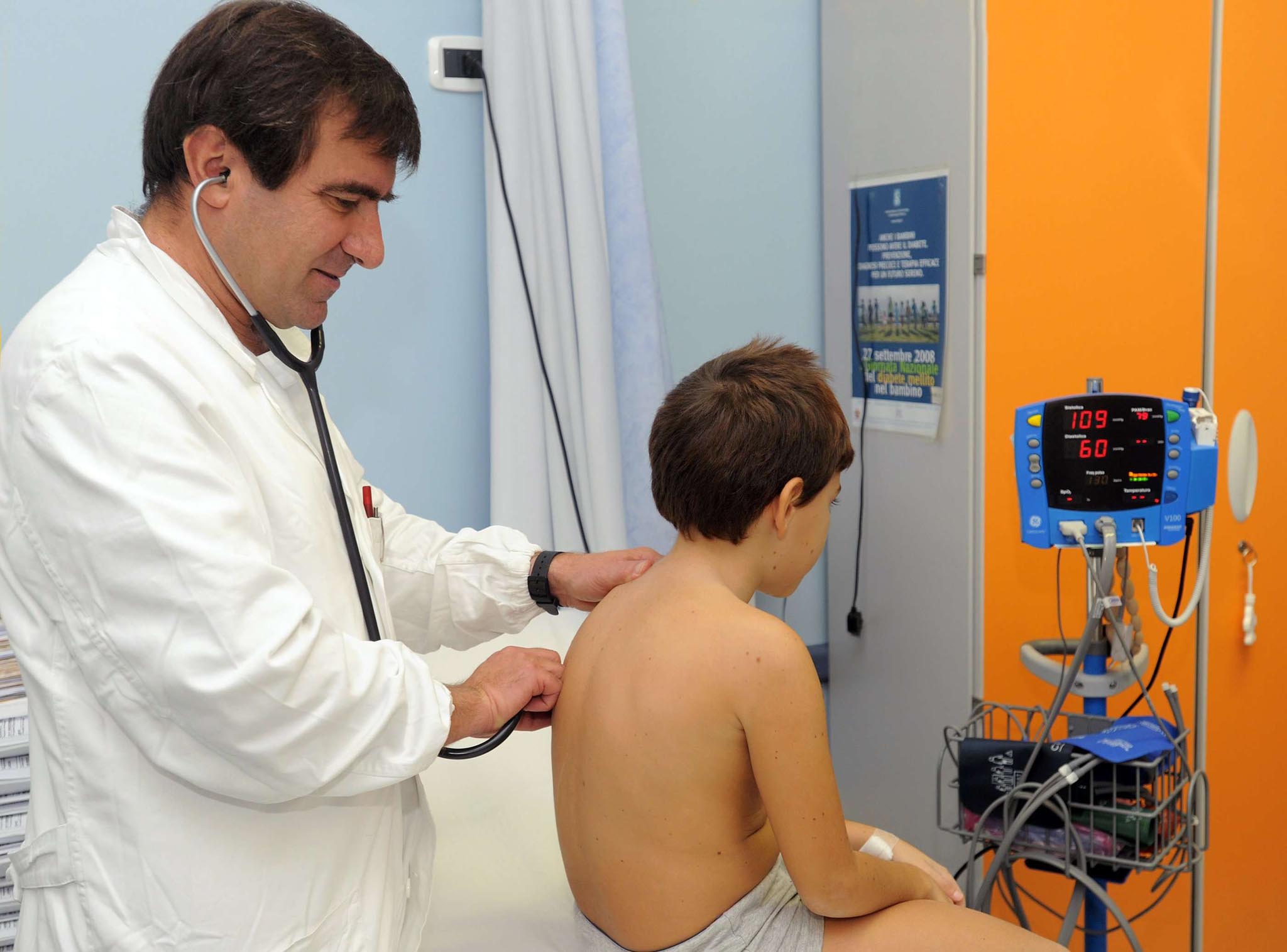 dr Gastaldi in visita auxologica crescita gaslini bambini salute