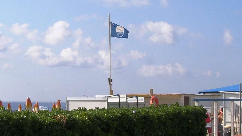 bandiera blu ceriale