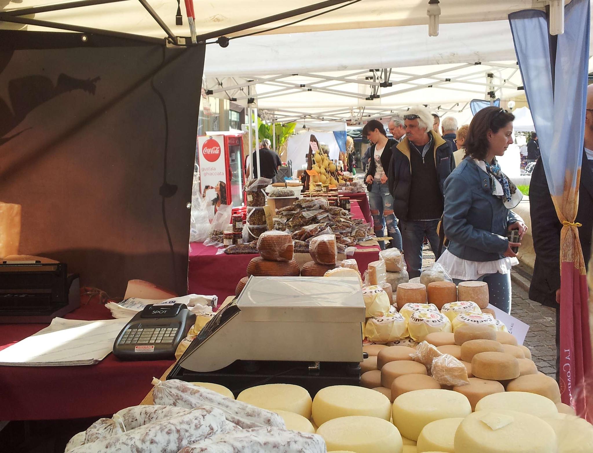 mercato, banchetti, fiera