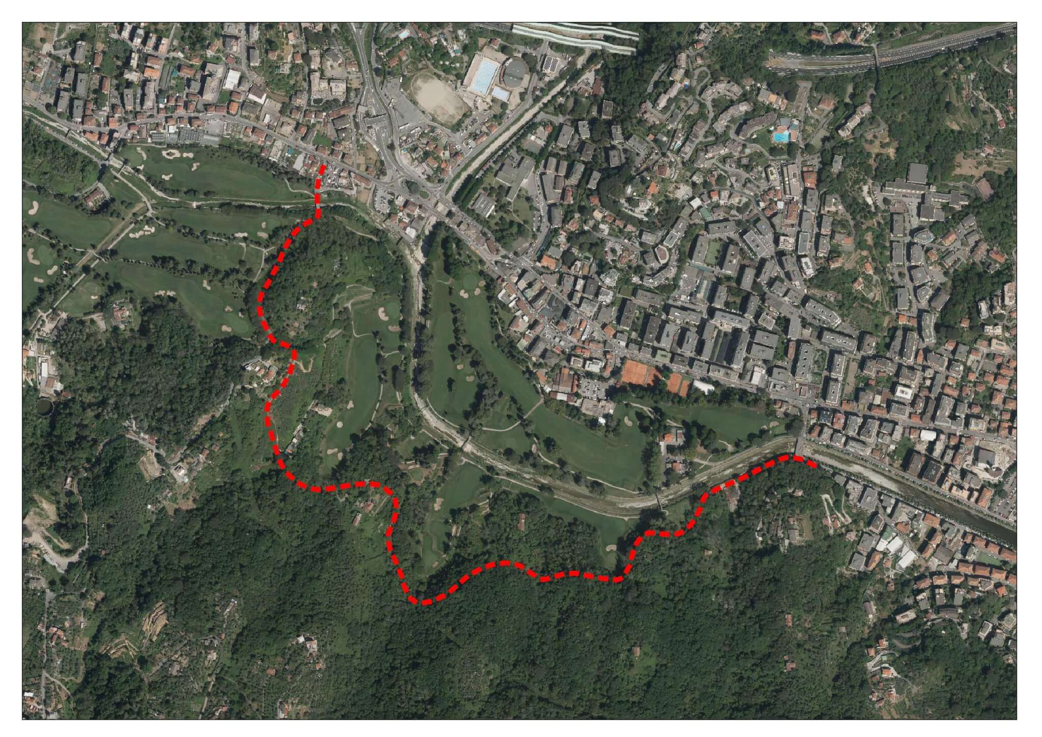 Tracciato strada in cornice al golf