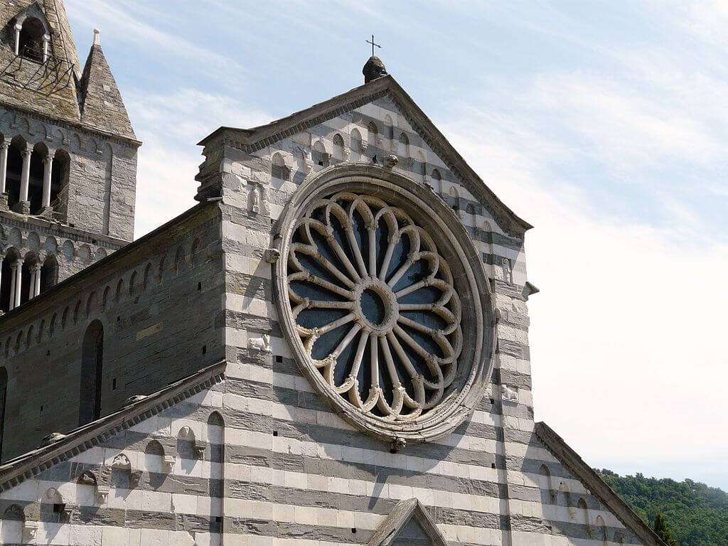 Cogorno-basilica_dei_Fieschi-rosone