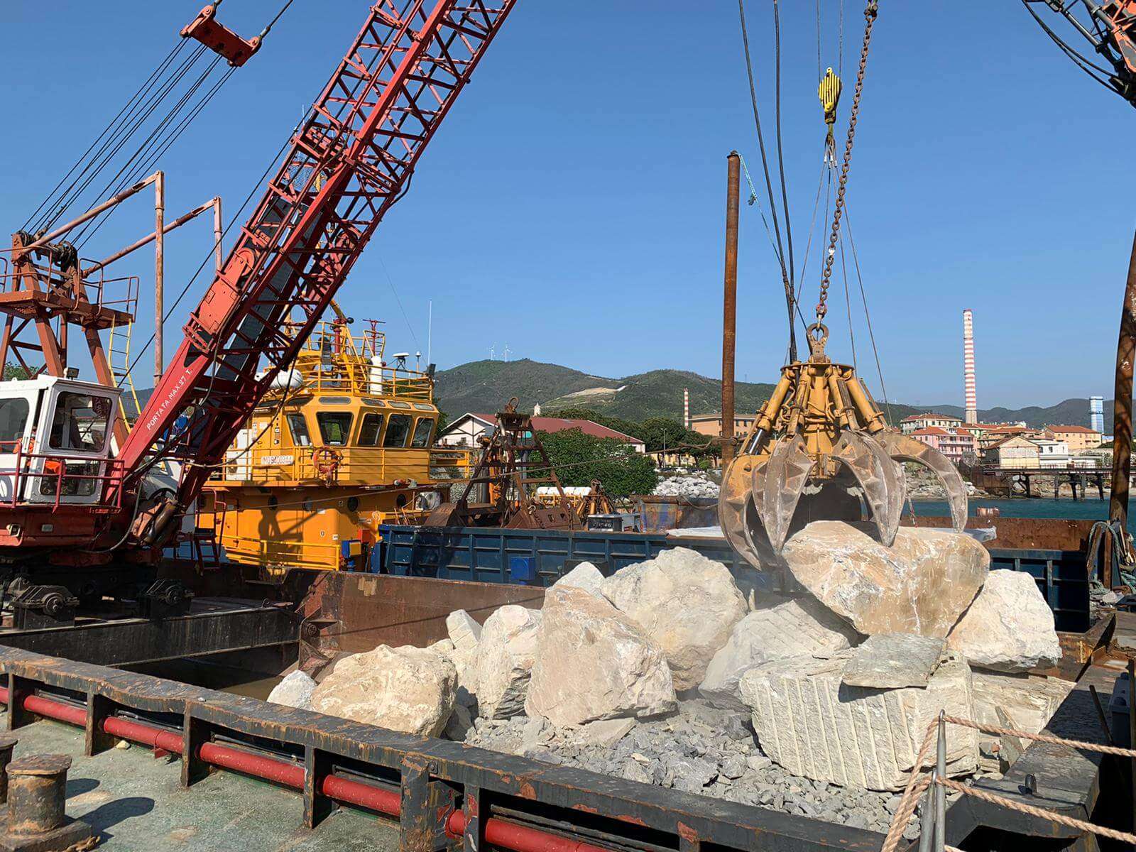 15.4.20 Carico massi Renà