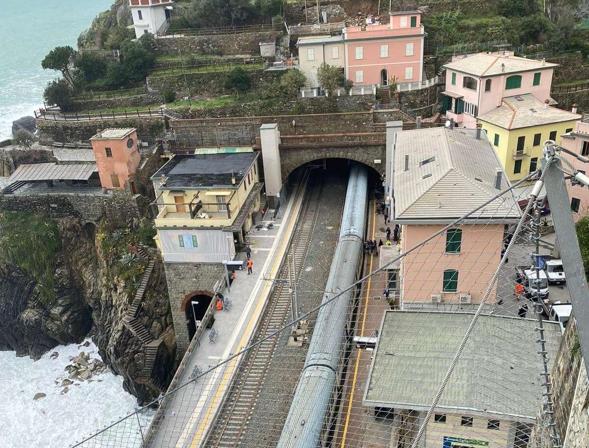 riomaggiore stazione ferroviaria fs