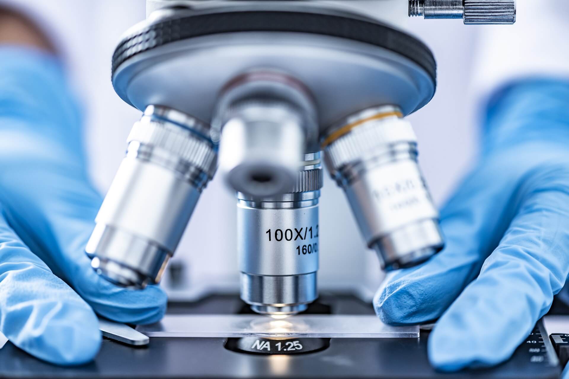 tecnologia laboratorio analisi ricerca scienza microscopio