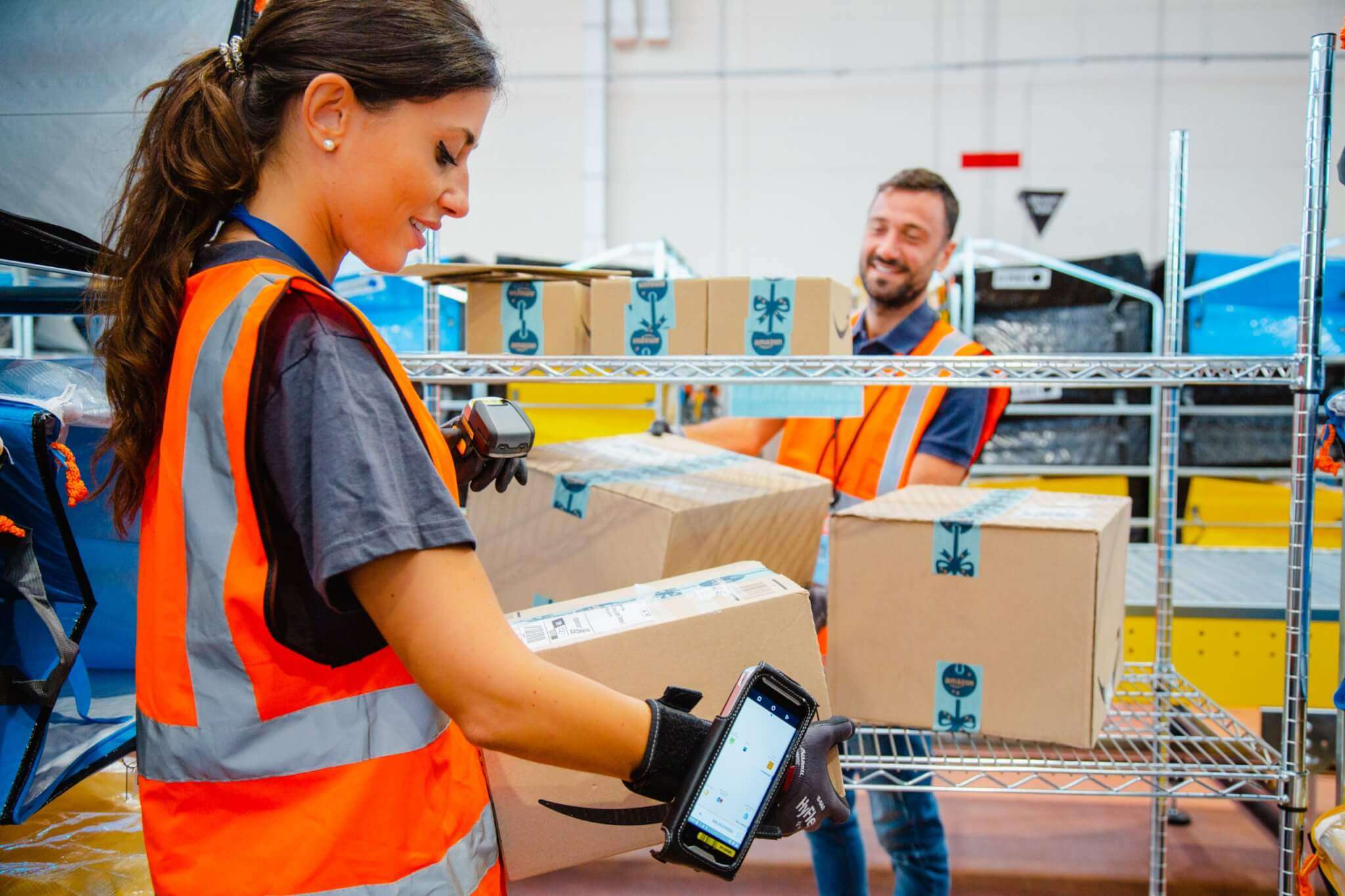 Amazon logistica lavoro spedizioni magazzino